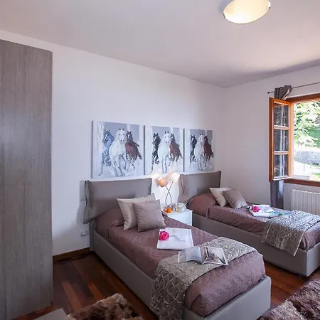 Villa Sleeps 8 *