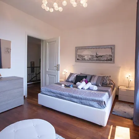 Sleeps 8 Villa *