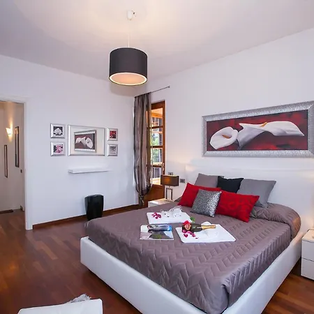 Sleeps 8 Menaggio