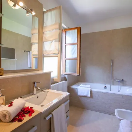 Sleeps 8 Villa *
