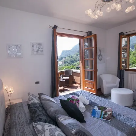 Villa Sleeps 8 *