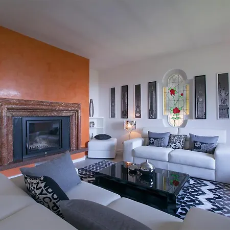 Villa Sleeps 8 *