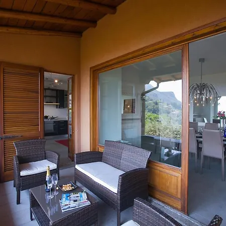 Villa Sleeps 8 *
